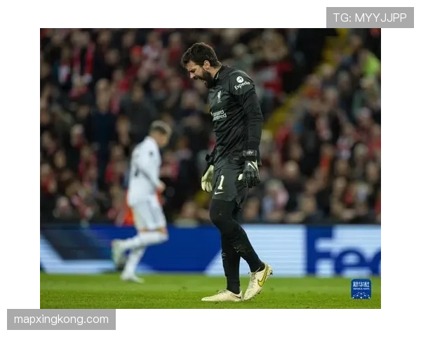 凯尔·沃克如何限制维尼修斯？欧冠对决中的防守策略解析